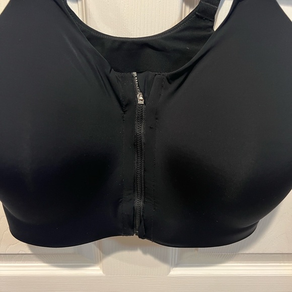 Torrid active black zipper front adjustable strap size 38DDD - Picture 3 of 6
